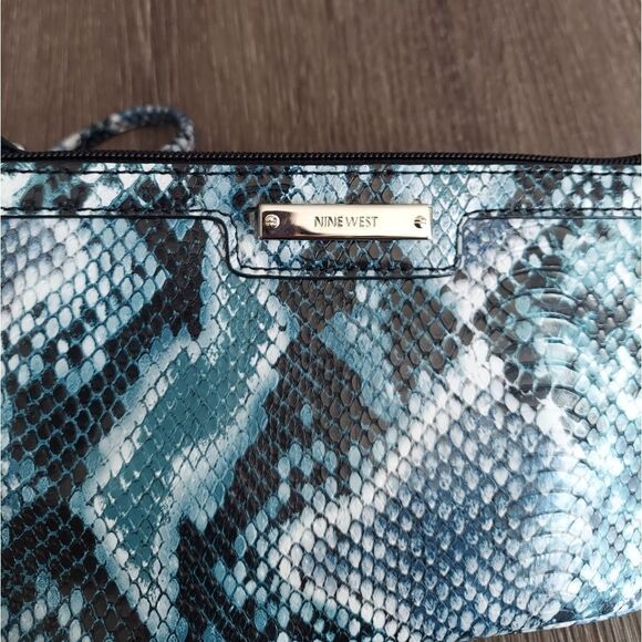 Nine West Blue Snakeskin Card Holder Wristlet Wallet Clutch Purse - Picture 3 of 7